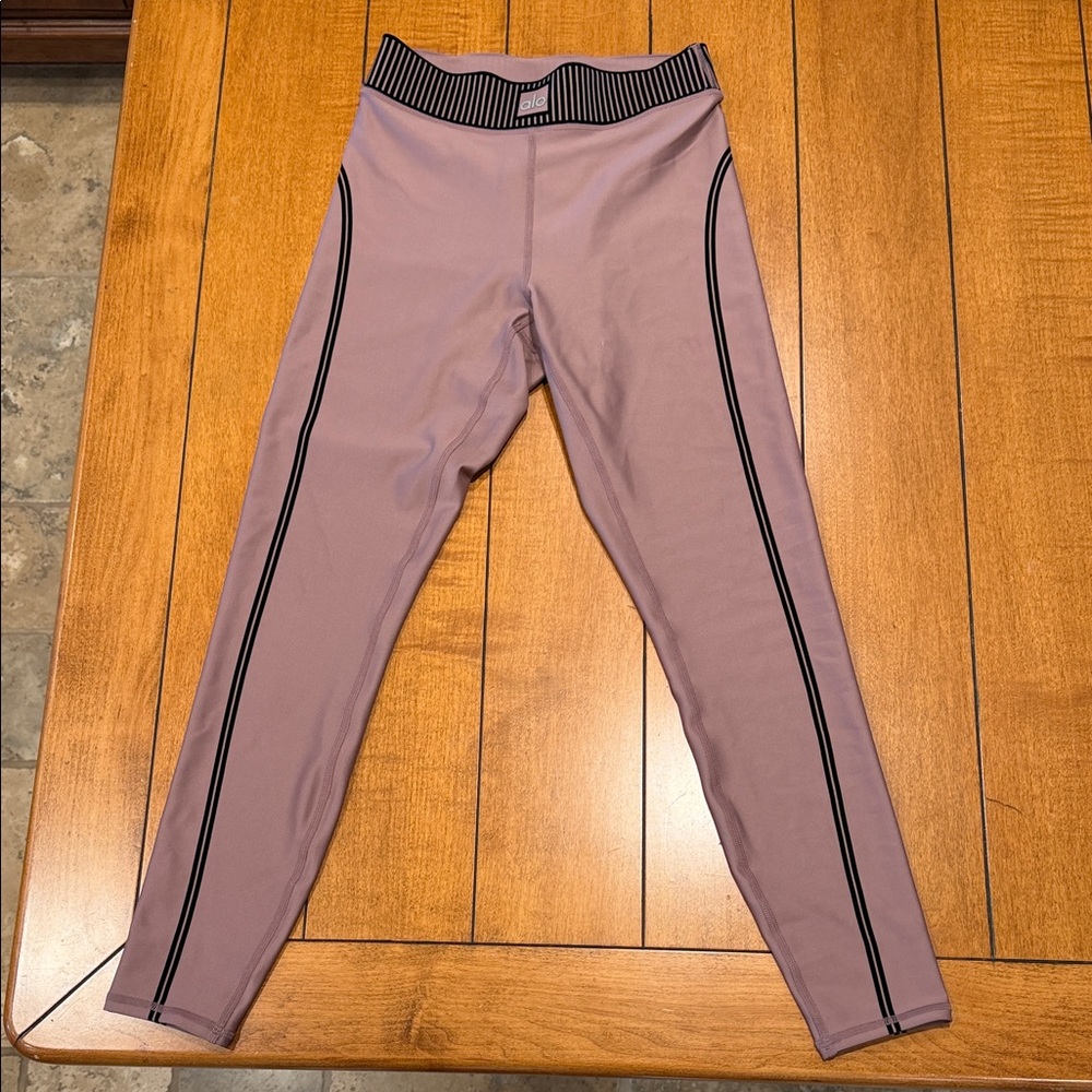 Alo Lavender Leggings with Black Stripes